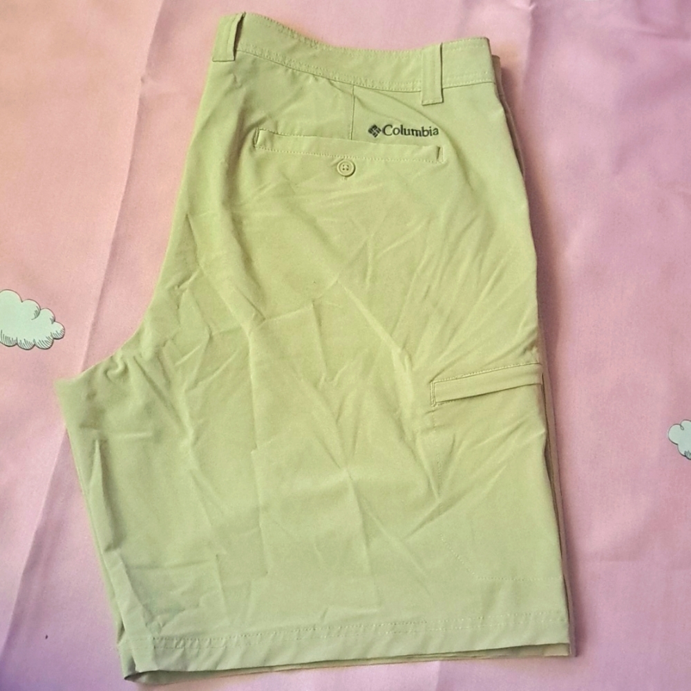 Columbia Green Cargo Shorts Lightweight Athletic Design